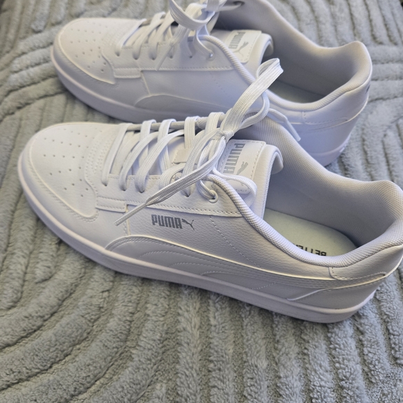 Puma Men's All White Sneakers Size 10.5 Like New - Picture 3 of 7